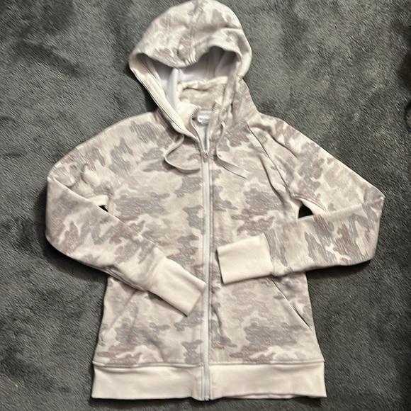 Athleta Triumph Hoodie in Gypsum Camo - Picture 6 of 14